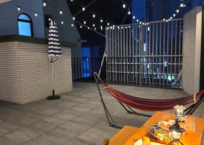 Pochi Family House Sinchon 아파트