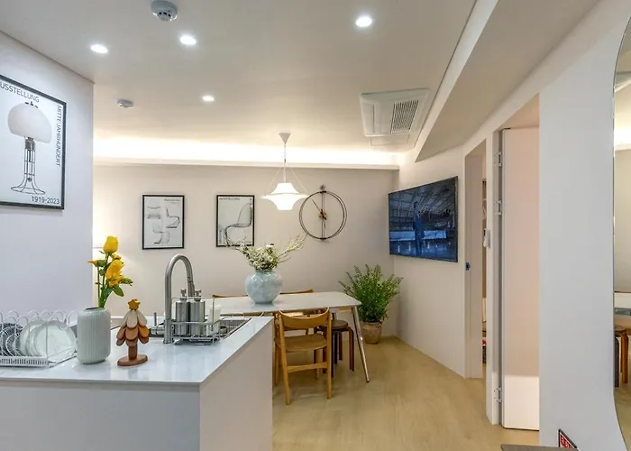 아파트 Pochi Family House Sinchon