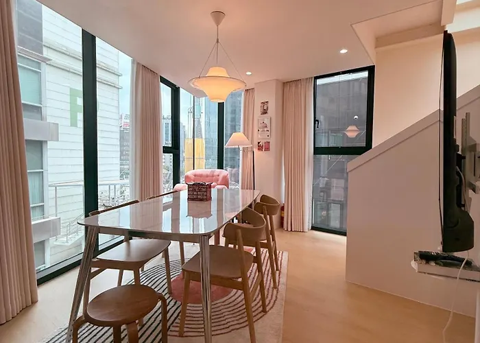 아파트 Pochi Family House Sinchon