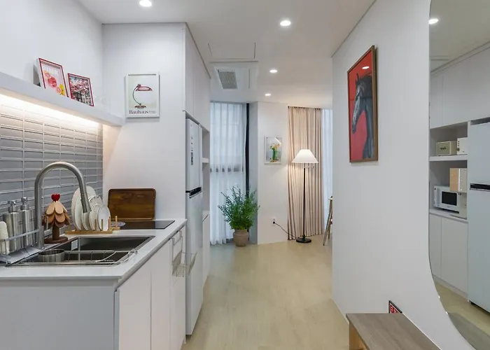 Pochi Family House Sinchon *