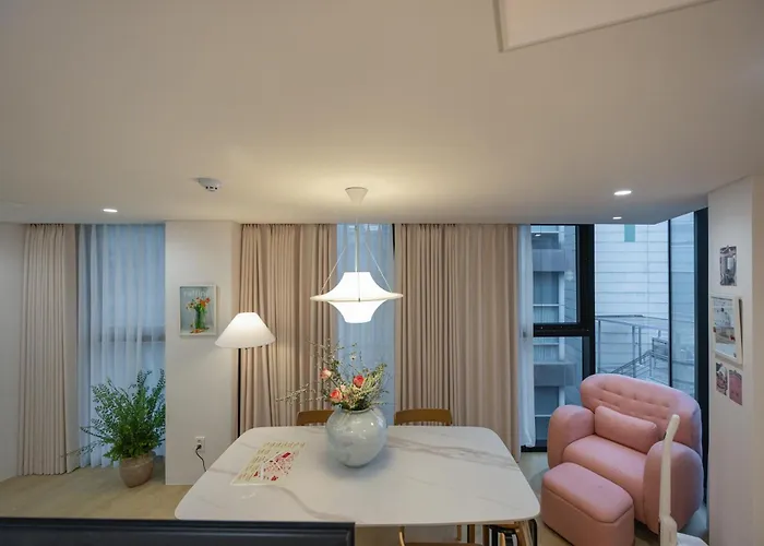 아파트 Pochi Family House Sinchon