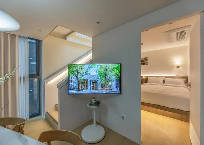 아파트 Pochi Family House Sinchon