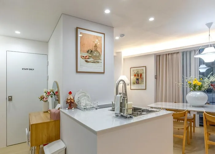 아파트 Pochi Family House Sinchon