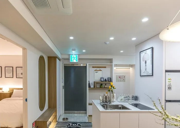 Pochi Family House Sinchon 아파트 *
