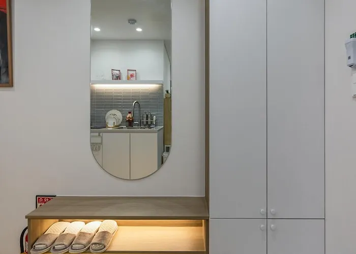 Pochi Family House Sinchon 아파트