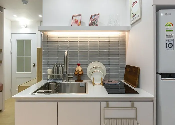 Pochi Family House Sinchon 아파트 *